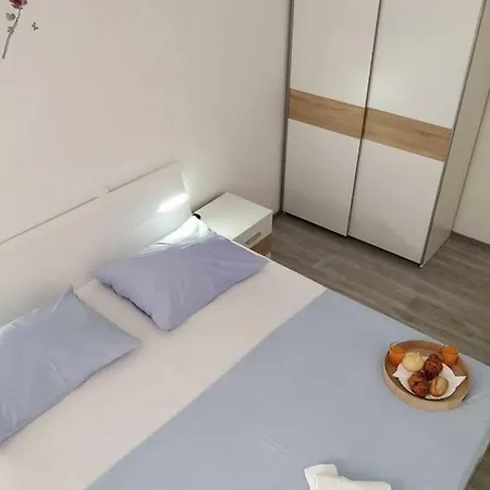 Apartment Neno *